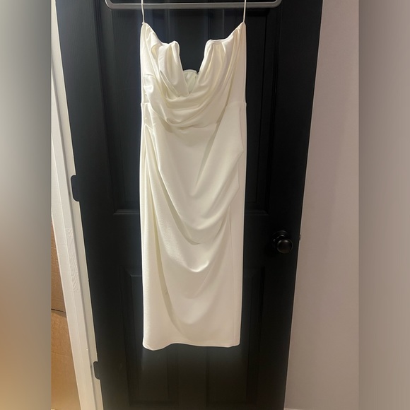 Fitted Midi White Dress - Picture 2 of 4